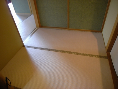 榻榻米的溫暖從玄關(guān)開(kāi)始延續(xù)。